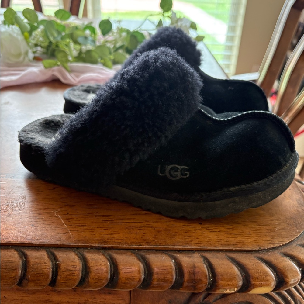 UGG Kids Black Shearling Slide Slippers